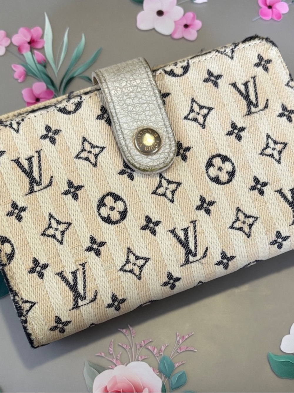 Unique Louis Vuitton Porte Monnaie Viennois Beige Monogram Canvas Wallet